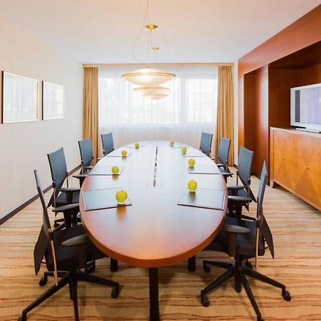 Courtyard By Marriott Duesseldorf Hafen Hotel Bagian luar foto