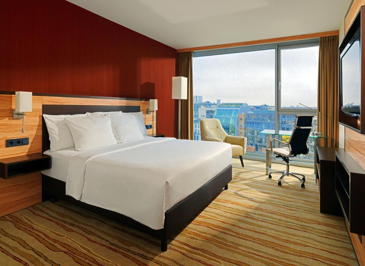 Courtyard By Marriott Duesseldorf Hafen Hotel Bagian luar foto