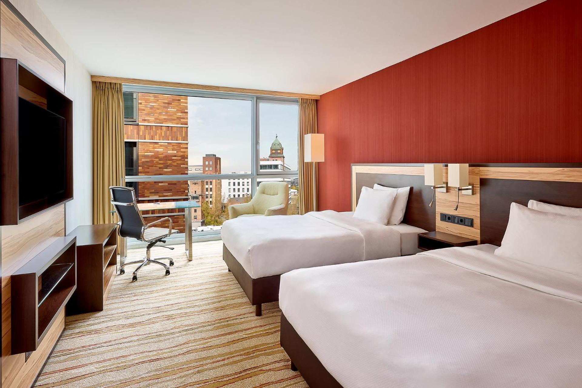 Courtyard By Marriott Duesseldorf Hafen Hotel Bagian luar foto