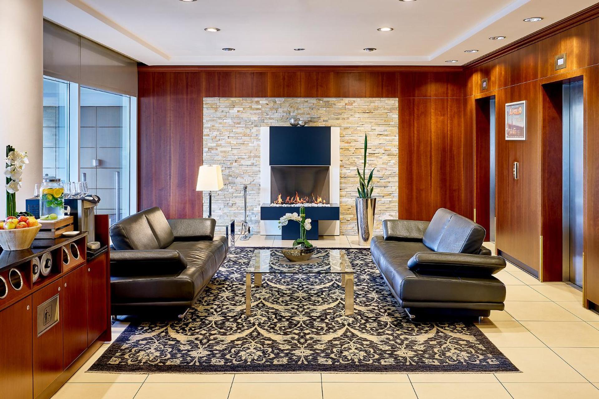 Courtyard By Marriott Duesseldorf Hafen Hotel Bagian luar foto
