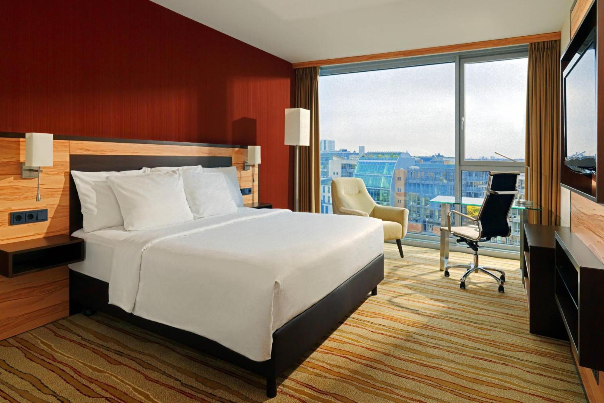 Courtyard By Marriott Duesseldorf Hafen Hotel Bagian luar foto