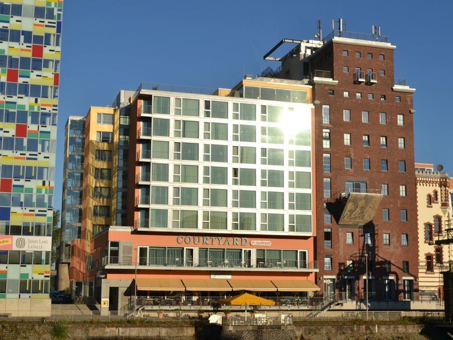 Courtyard By Marriott Duesseldorf Hafen Hotel Bagian luar foto