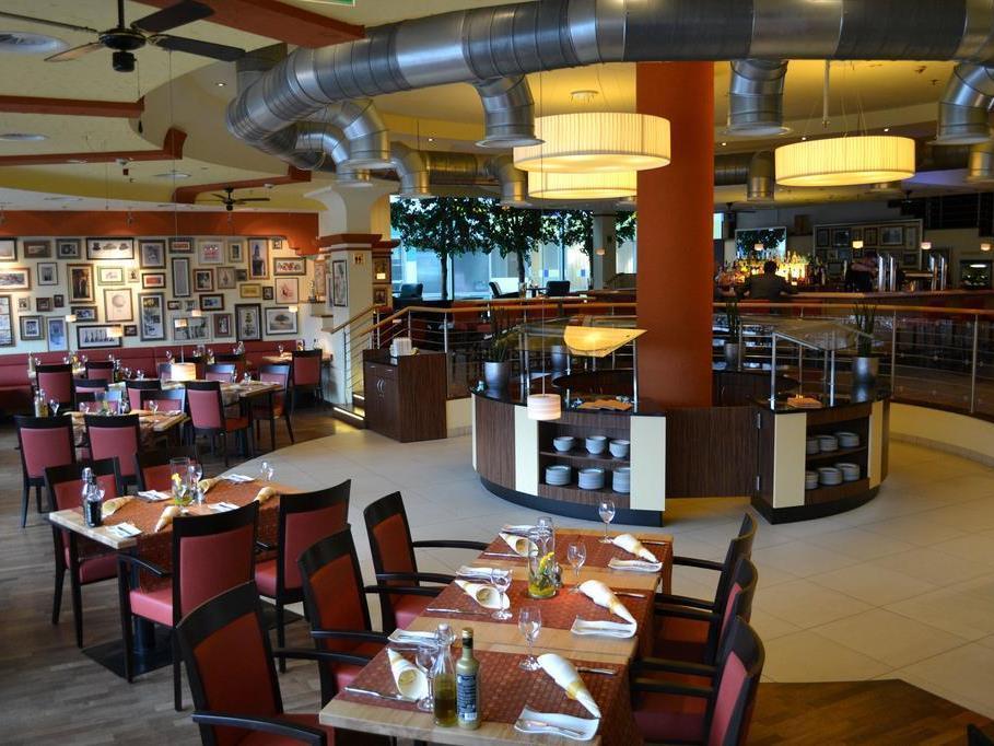 Courtyard By Marriott Duesseldorf Hafen Hotel Bagian luar foto