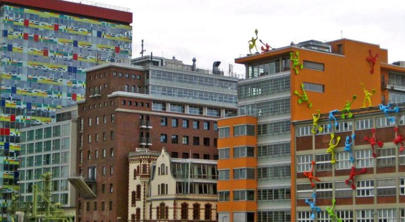 Courtyard By Marriott Duesseldorf Hafen Hotel Bagian luar foto